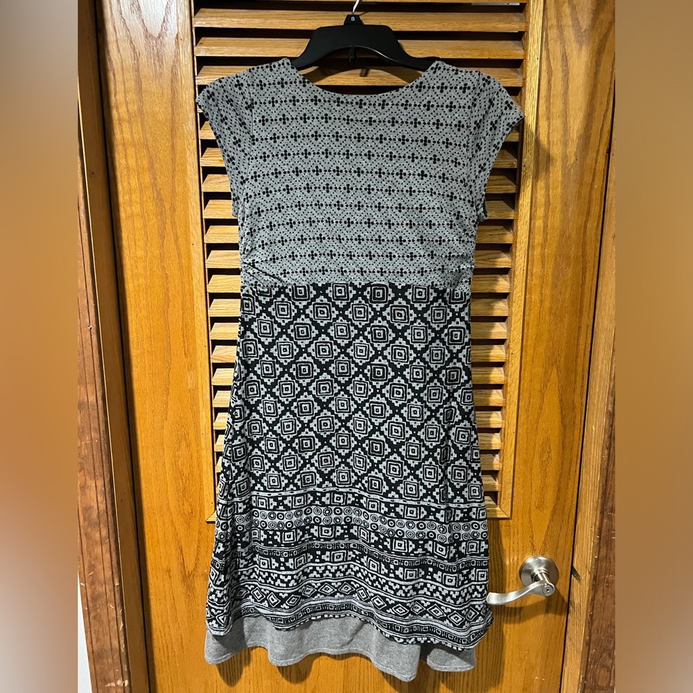 Women’s Athleta dress, size small - Picture 5 of 5
